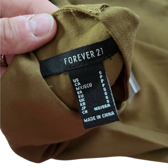 Forever 21 Women’s High Rise Army Green Utility Style Pants with Pockets Size S - Picture 3 of 3